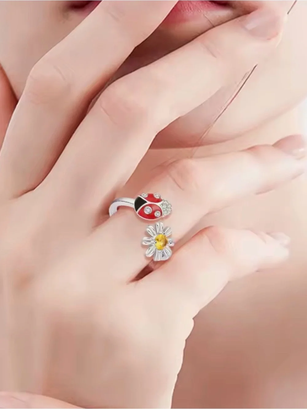 🌟🌟 S925 Sterling Silver Open Ring with Red Enamel Ladybug and Yellow Daisy